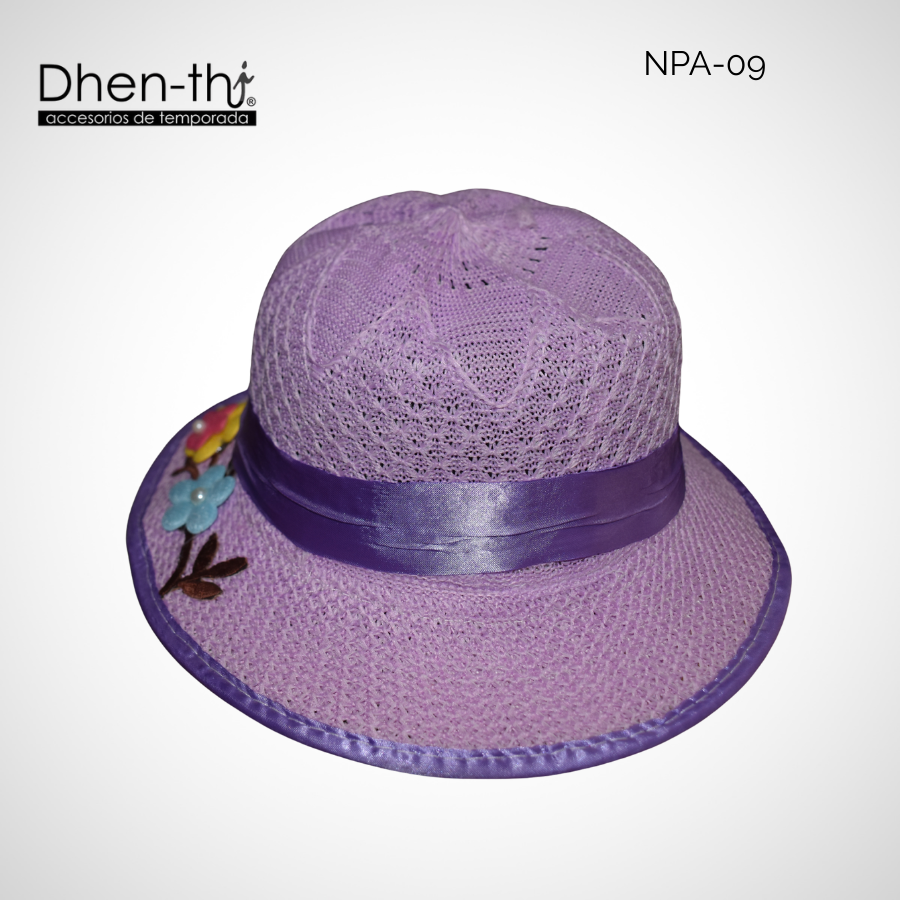 Sombrero de hilo para niña: Flores bordado